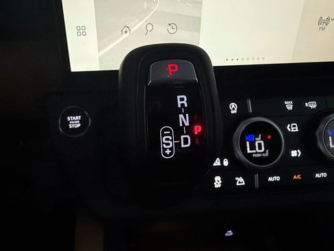 New 2026 Land Rover Defender 110 X-Dynamic SE AWD/4WD image 19