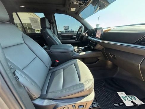 Used 2026 Chevrolet Tahoe Z71 w/ Comfort Package AWD/4WD image 16