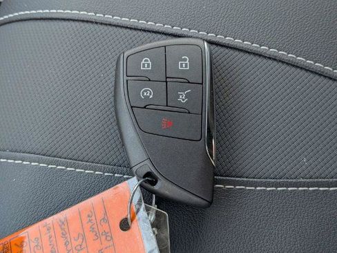 Used 2026 Chevrolet Traverse RS FWD image 32