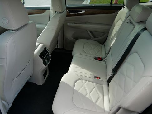 New 2026 Volkswagen Atlas SE image 8