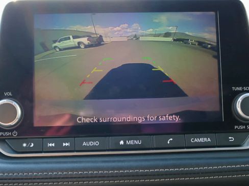 Used 2024 Nissan Rogue S AWD/4WD image 16
