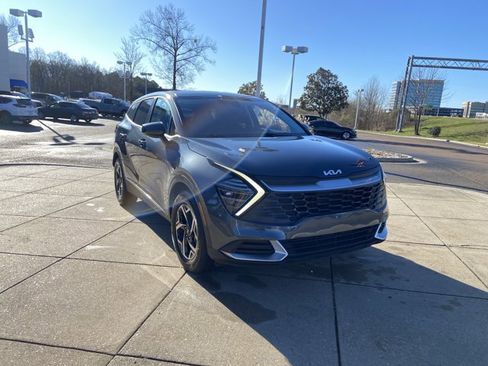 Used 2024 Kia Sportage LX image 2
