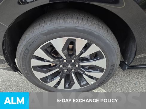 Used 2025 Ford Expedition Platinum AWD/4WD image 4