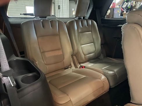 Used 2015 Ford Explorer XLT w/ Equipment Group 202A image 23