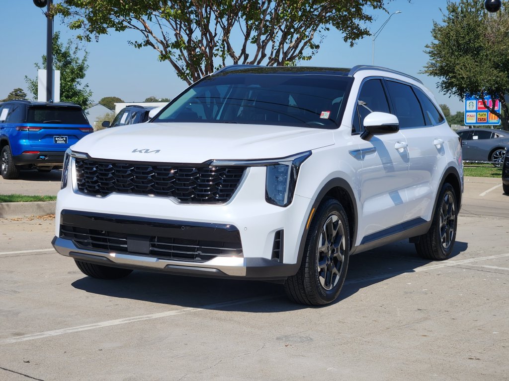 Used 2025 Kia Sorento S w/ Panoramic Sunroof Package FWD image 2