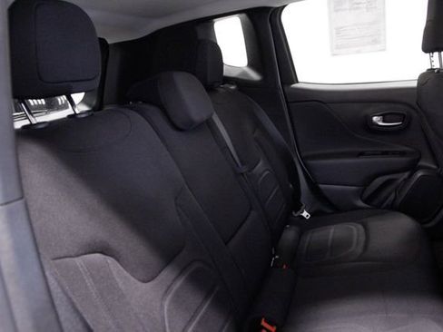 Used 2022 Jeep Renegade Latitude w/ Sun/Sound Group image 18