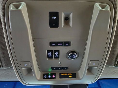 Used 2019 Cadillac Escalade Premium Luxury image 44