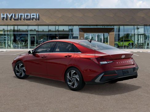 Used 2025 Hyundai Elantra Limited FWD image 5