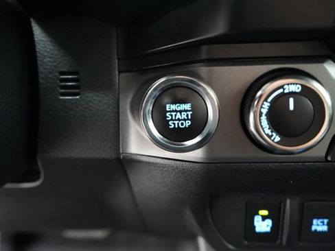 Used 2020 Toyota Tacoma TRD Off-Road w/ Technology Package AWD/4WD image 21