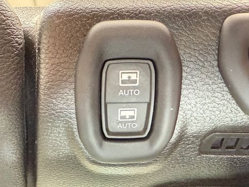 Used 2022 Jeep Wrangler Unlimited Sahara w/ Cold Weather Group AWD/4WD image 40