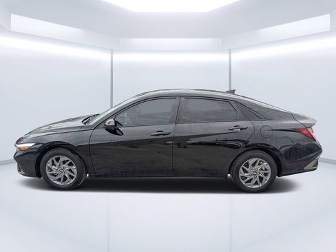 Used 2024 Hyundai Elantra SEL FWD image 6
