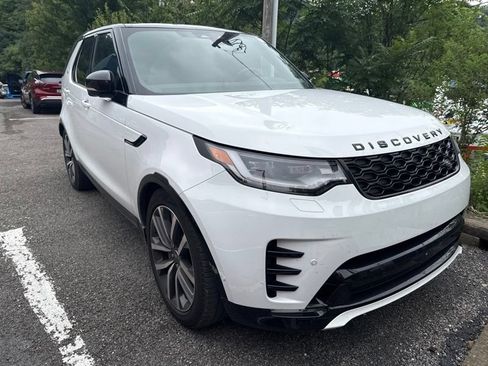 Used 2025 Land Rover Discovery Dynamic SE AWD/4WD image 2
