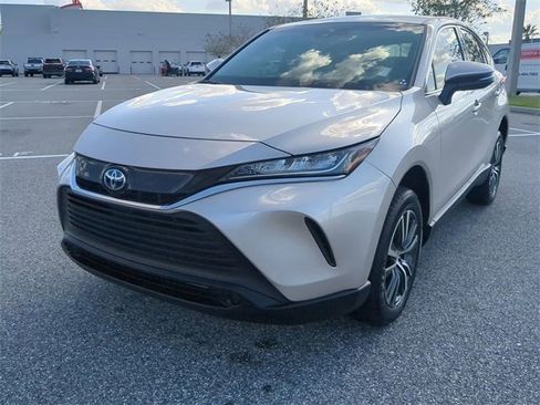 Certified 2022 Toyota Venza LE image 8