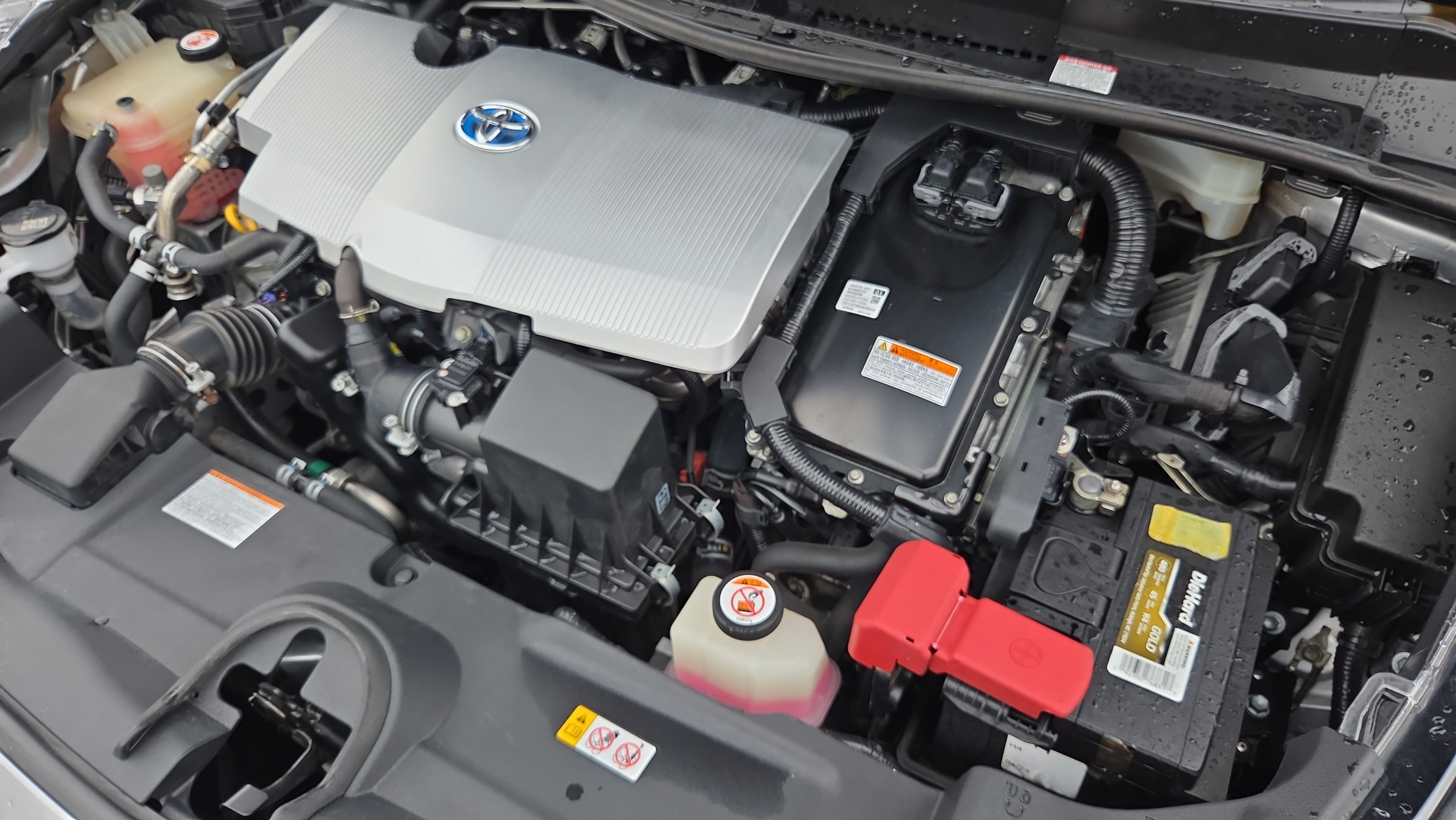 Used 2020 Toyota Prius Limited FWD image 18