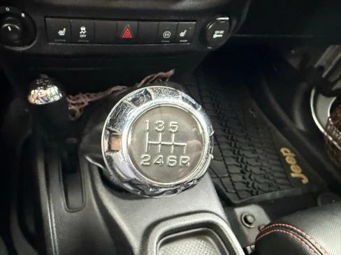 Used 2012 Jeep Wrangler Unlimited Sahara AWD/4WD image 38