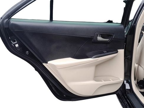 Used 2014 Toyota Camry LE image 29