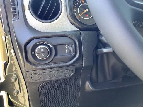 New 2025 Jeep Gladiator Sport image 15