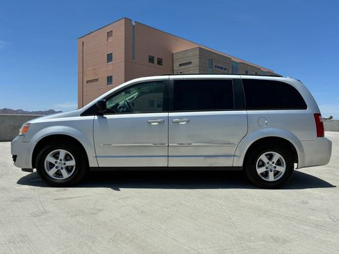 Used 2010 Dodge Grand Caravan Hero w/ Popular Equipment Group FWD image 4