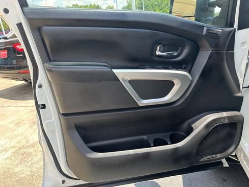 Used 2018 Nissan Titan PRO-4X w/ Pro-4x Convenience Package AWD/4WD image 7