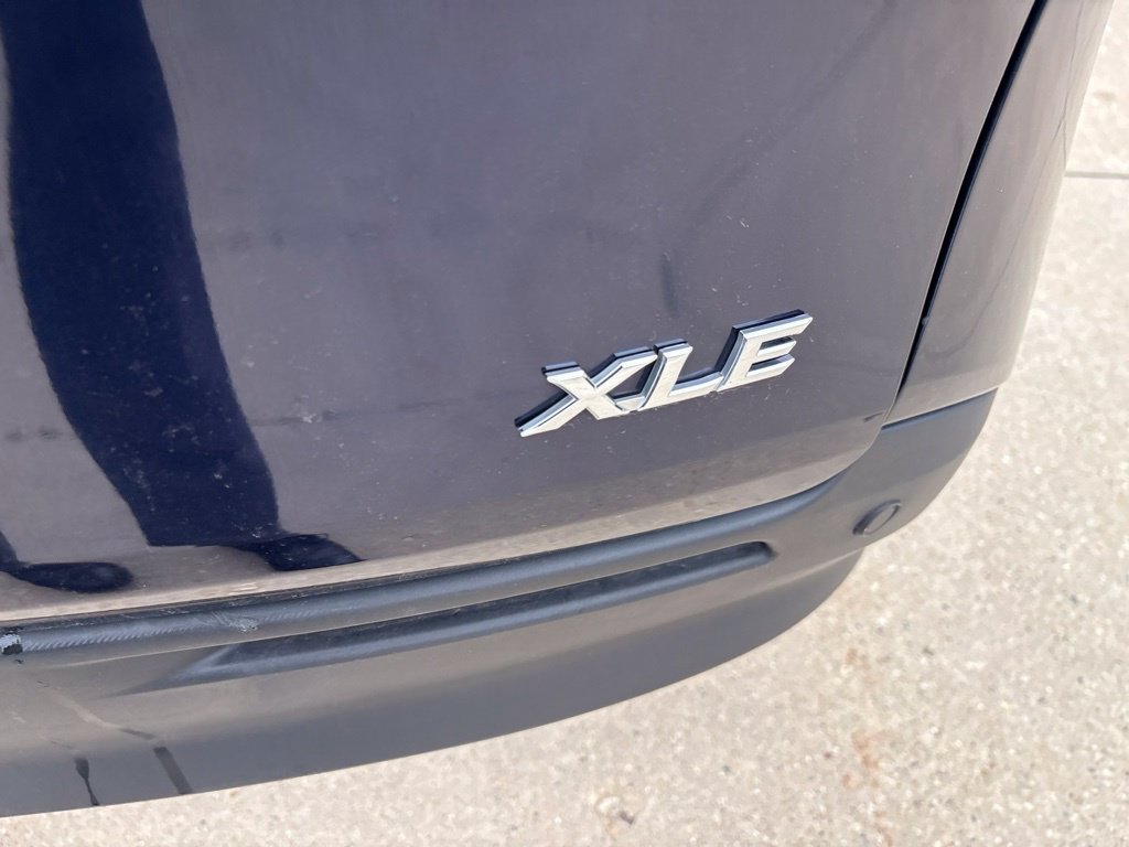 Used 2025 Toyota Sienna XLE FWD image 24