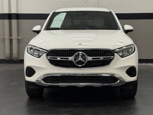 Used 2025 Mercedes-Benz GLC 350e 4MATIC image 4