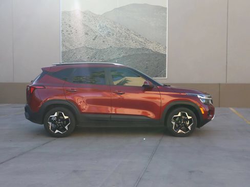 Used 2025 Kia Seltos S FWD image 3