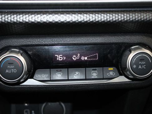 Used 2018 Nissan Kicks SV image 31