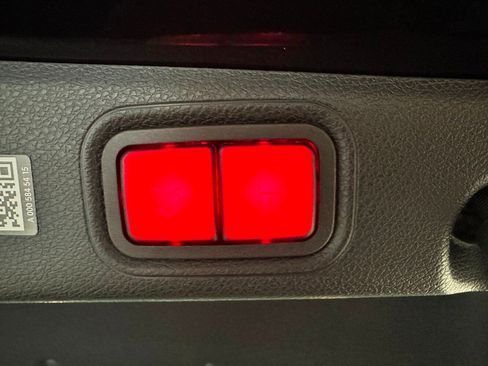 Used 2023 Mercedes-Benz E 350 4MATIC Sedan image 35