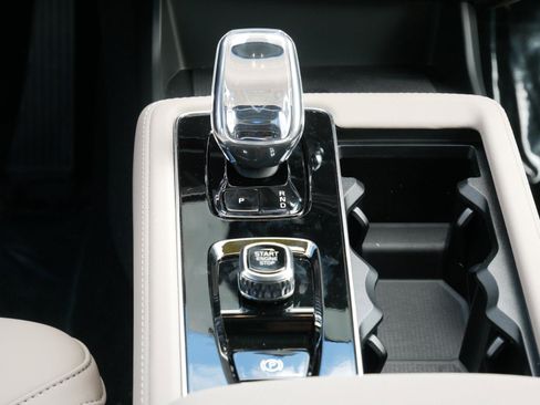 New 2026 Volvo XC90 T8 Plus w/ Protection Package Premier AWD/4WD image 9
