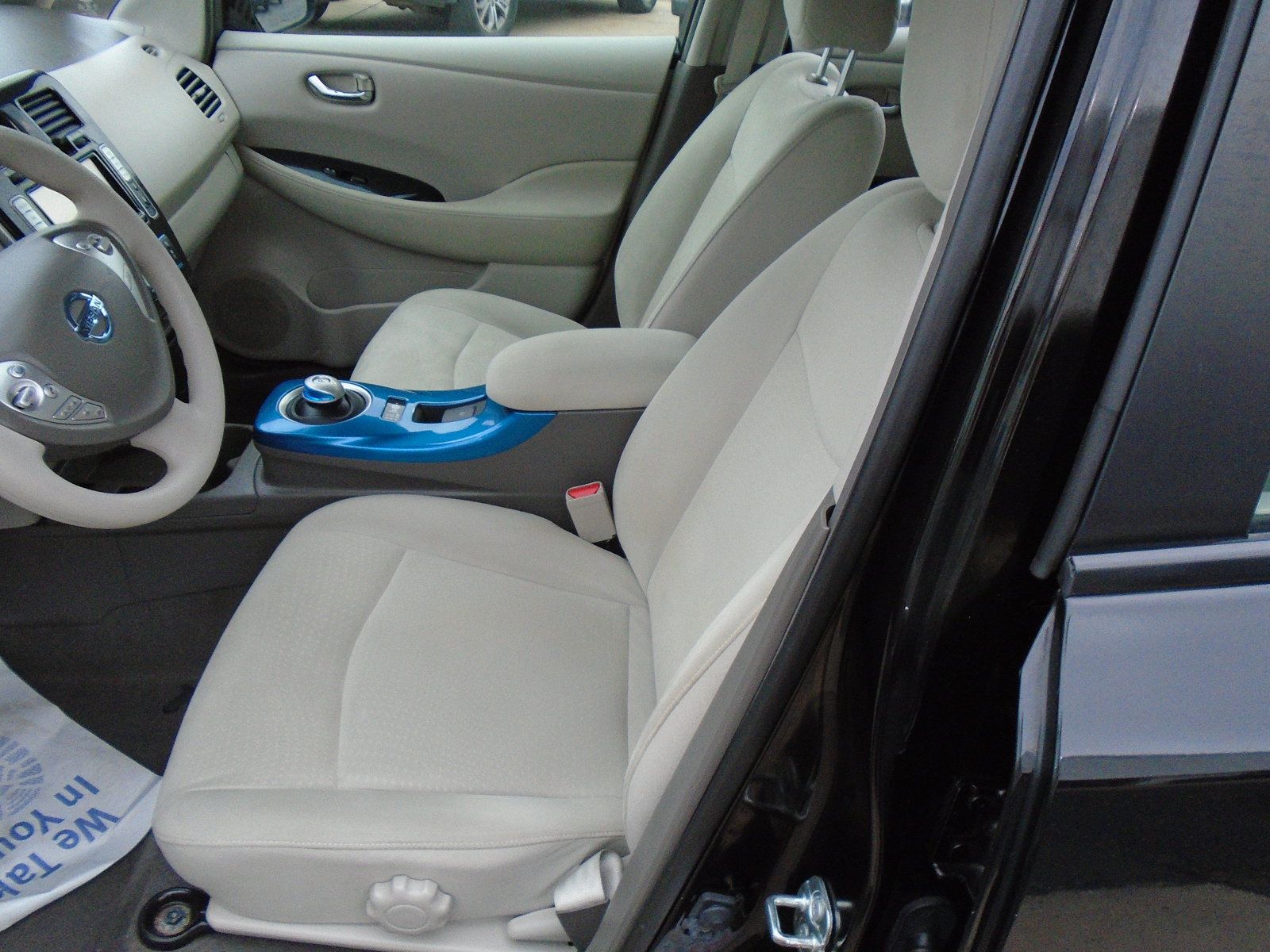 Used 2011 Nissan Leaf w/ Eco Design Pkg FWD image 14