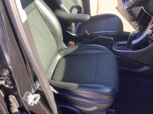Used 2020 Chevrolet Trax LT w/ LT Convenience Package image 14