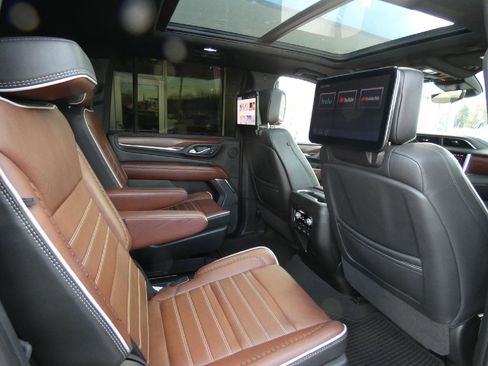Used 2023 GMC Yukon XL Denali Ultimate image 18