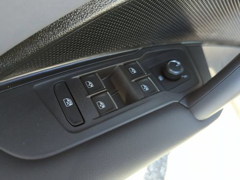 New 2026 Volkswagen Tiguan SE R-Line FWD image 27