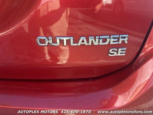 Used 2017 Mitsubishi Outlander SE image 10