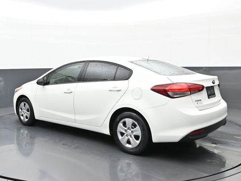 Used 2018 Kia Forte LX w/ LX Rear Camera Package image 5