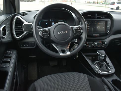 Used 2024 Kia Soul LX w/ Option Group 015 image 17
