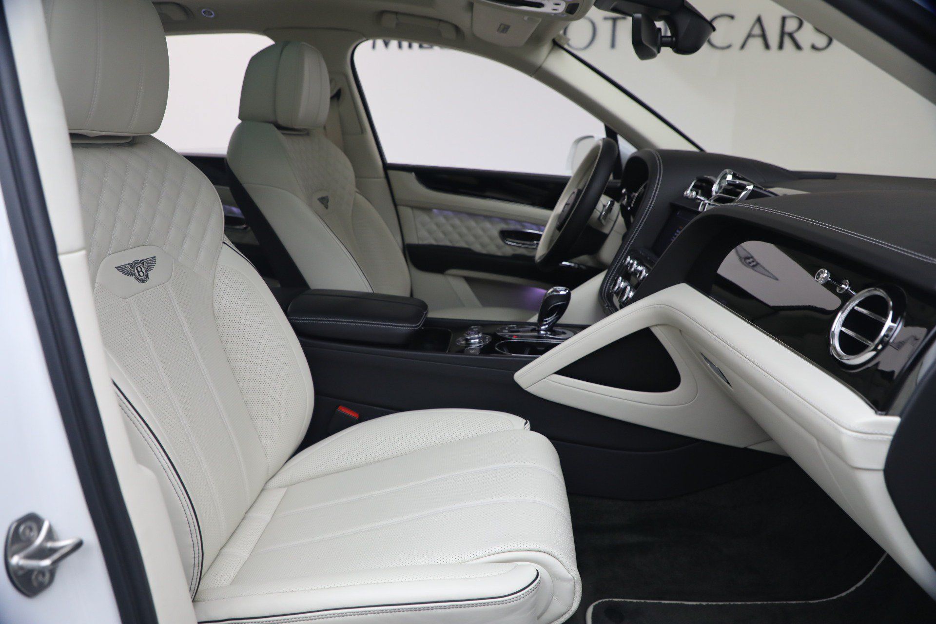 Certified 2022 Bentley Bentayga AWD/4WD image 27