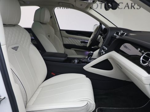Certified 2022 Bentley Bentayga AWD/4WD image 27