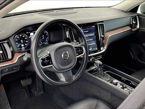 Used 2019 Volvo S60 T5 Momentum w/ Multimedia Package image 17