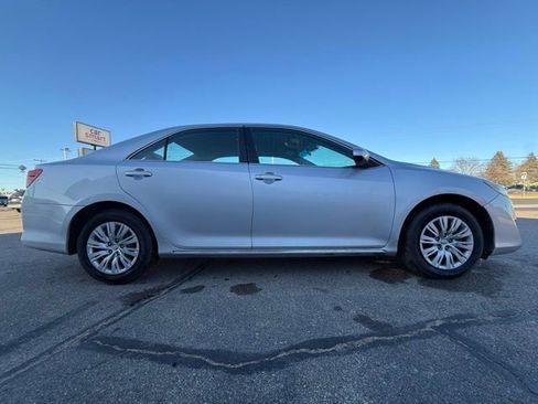 Used 2012 Toyota Camry LE image 4