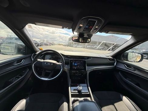 Used 2024 Jeep Grand Cherokee L Altitude image 12