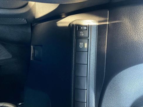 Used 2025 Toyota Corolla SE image 33