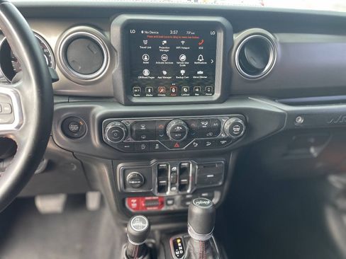 Used 2018 Jeep Wrangler Unlimited Rubicon AWD/4WD image 17