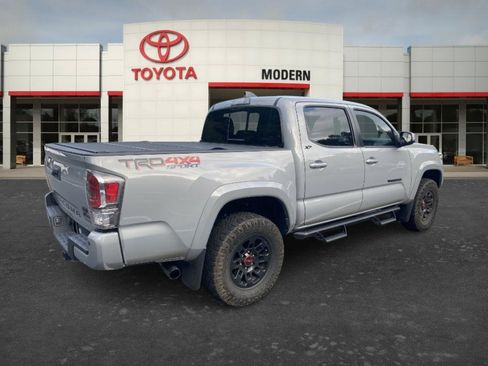 Used 2021 Toyota Tacoma TRD Sport w/ TRD Premium Sport Package AWD/4WD image 11