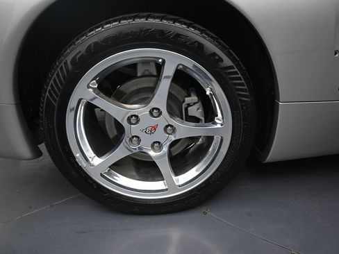 Used 2004 Chevrolet Corvette Convertible w/ Preferred Equipment Group RWD image 36