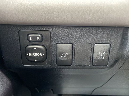 Used 2018 Toyota RAV4 XLE image 22