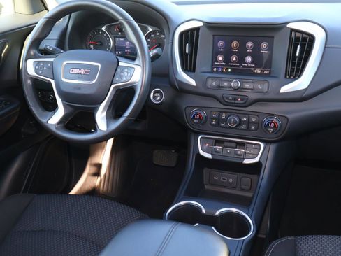 Used 2023 GMC Terrain SLE w/ Driver Convenience Package image 10