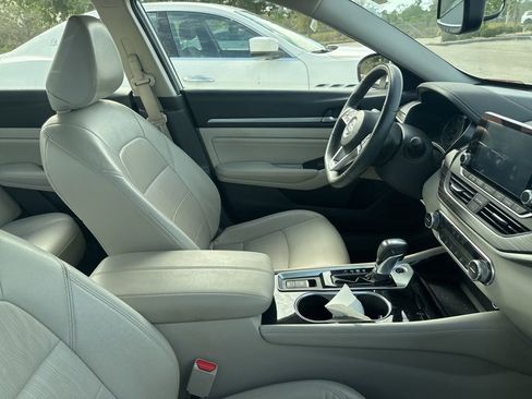 Used 2020 Nissan Altima 2.5 SL FWD image 11