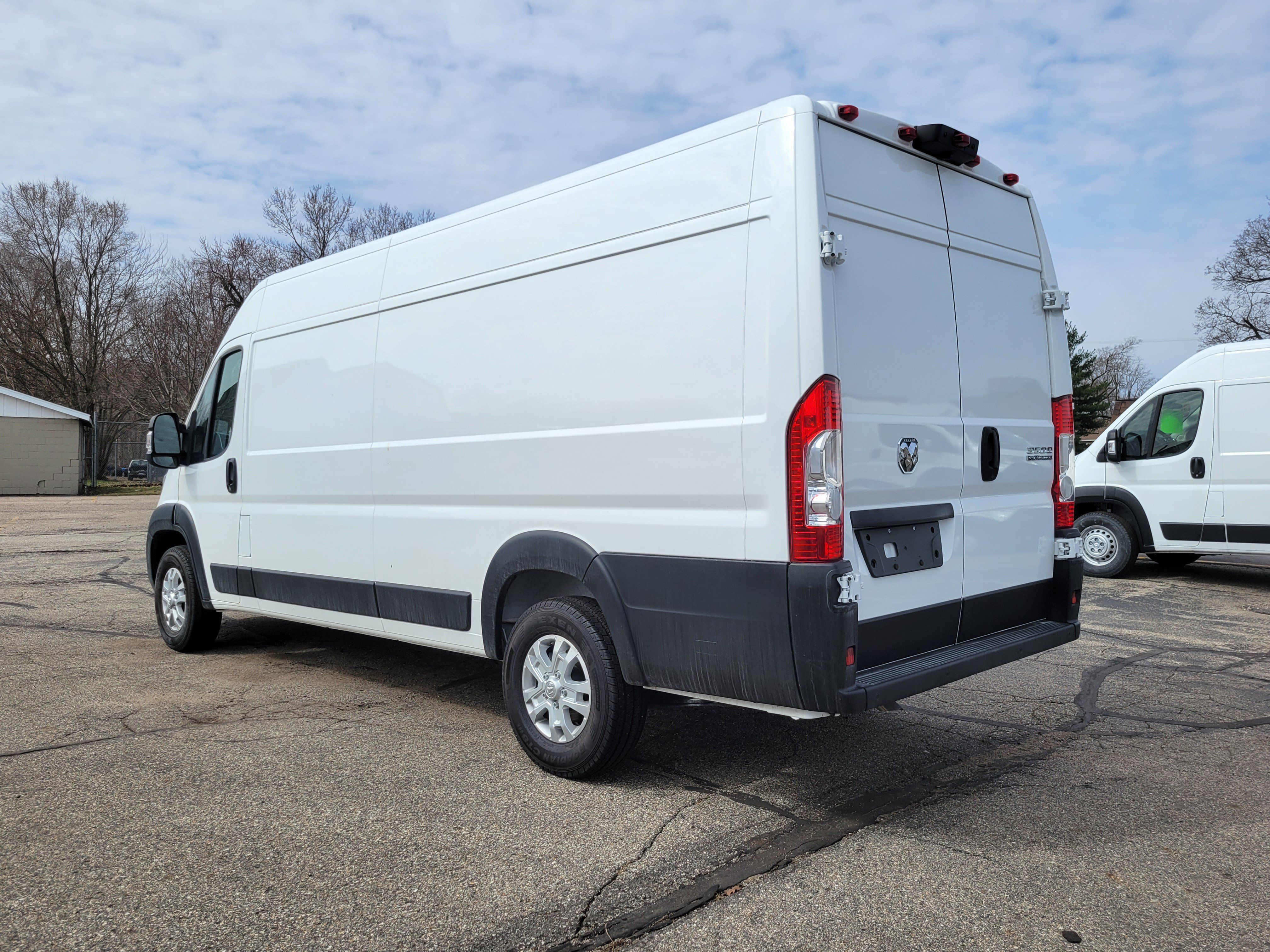 Used 2025 RAM ProMaster 3500 w/ Quick Order Package 22G SLT FWD image 3