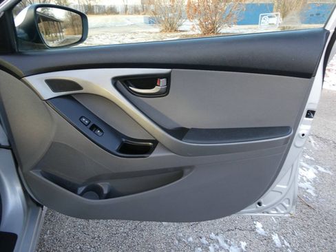 Used 2014 Hyundai Elantra SE w/ Option Group 02 FWD image 28